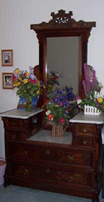 1880 dresser